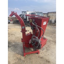 Woodchipper with hydraulic variable feed